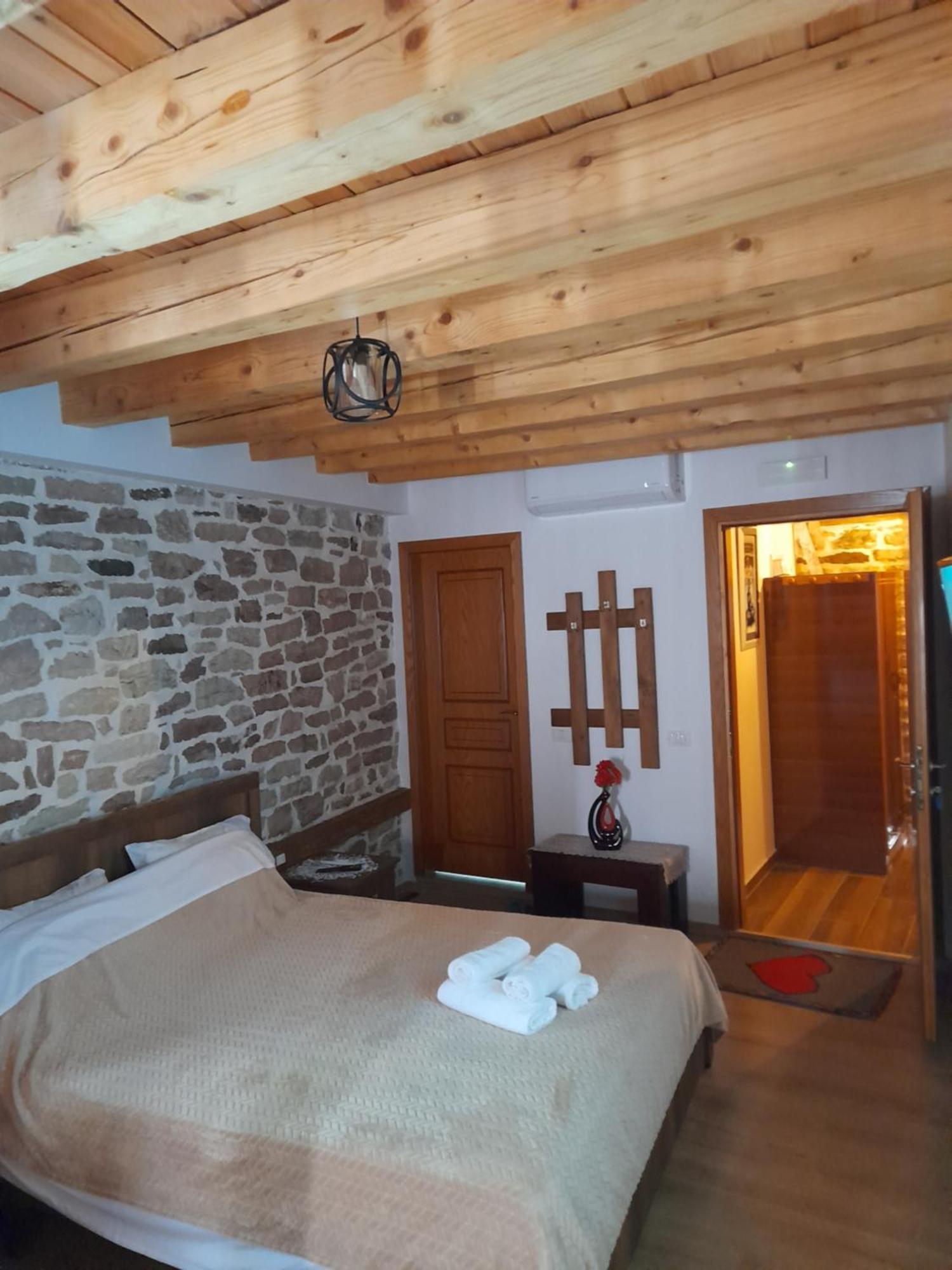 Guest House Ani จีโรคาสเตอร์ ห้อง รูปภาพ