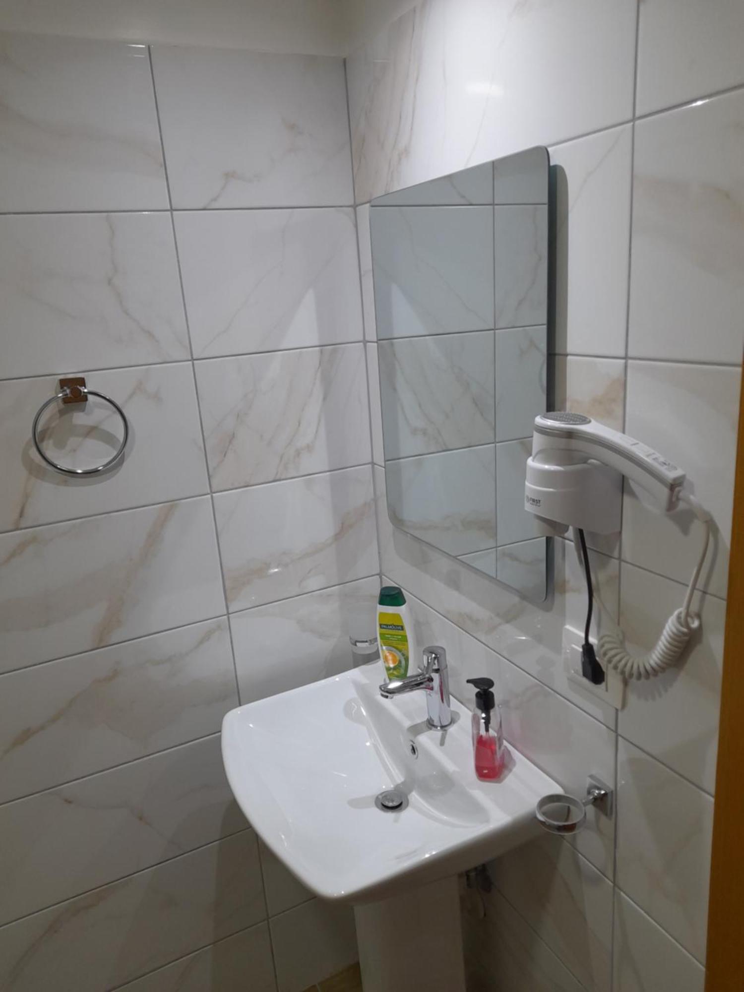 Guest House Ani จีโรคาสเตอร์ ภายนอก รูปภาพ