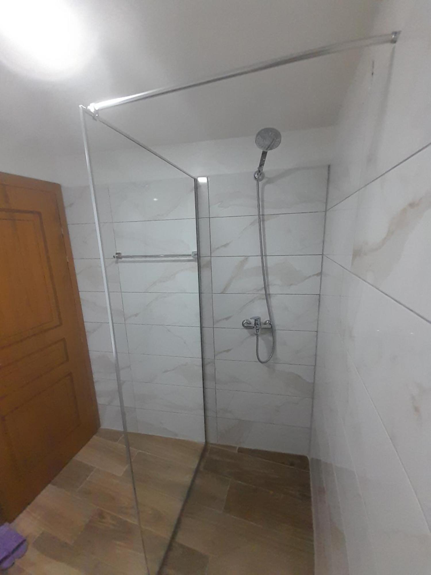 Guest House Ani จีโรคาสเตอร์ ภายนอก รูปภาพ