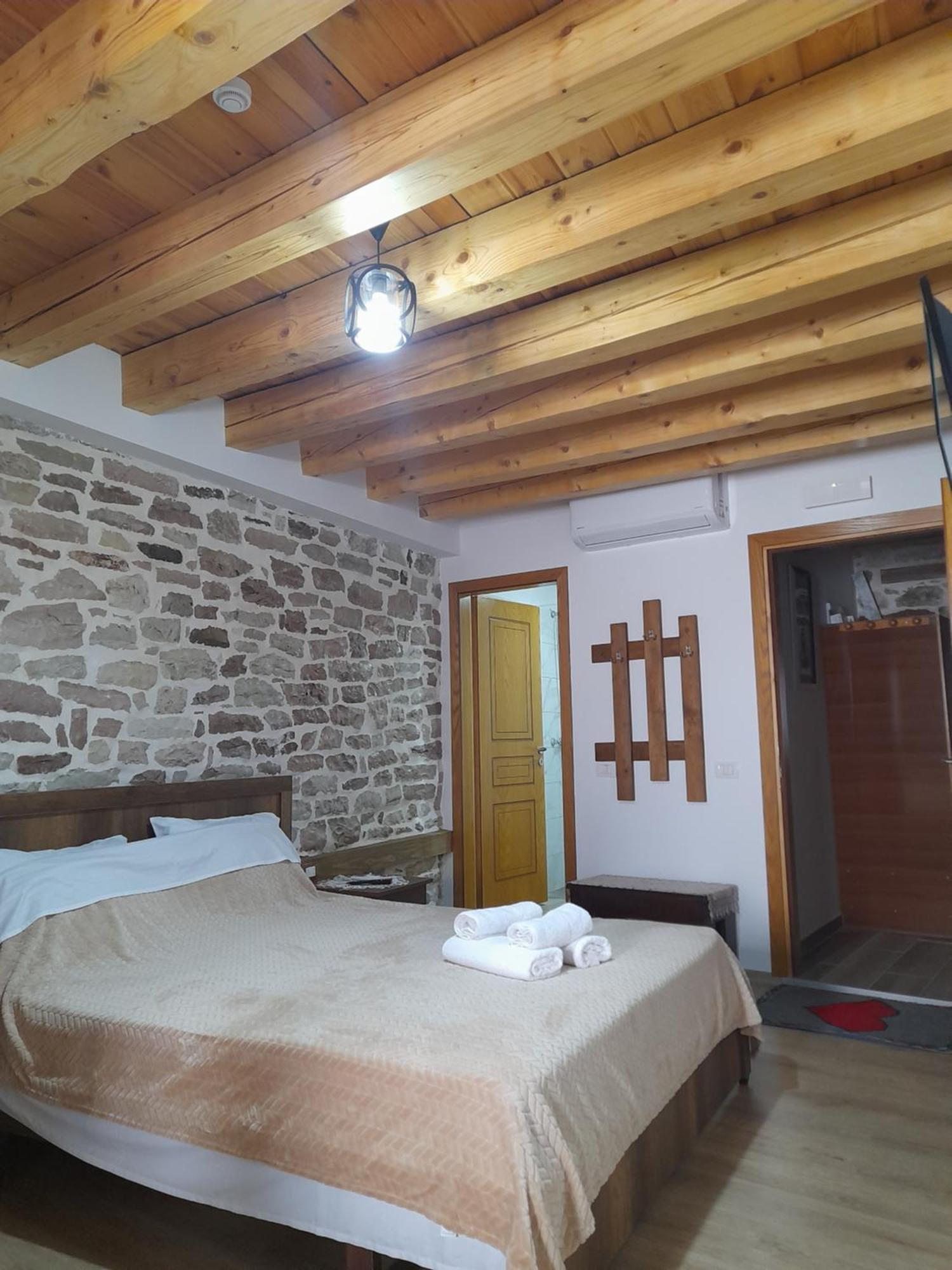 Guest House Ani จีโรคาสเตอร์ ภายนอก รูปภาพ