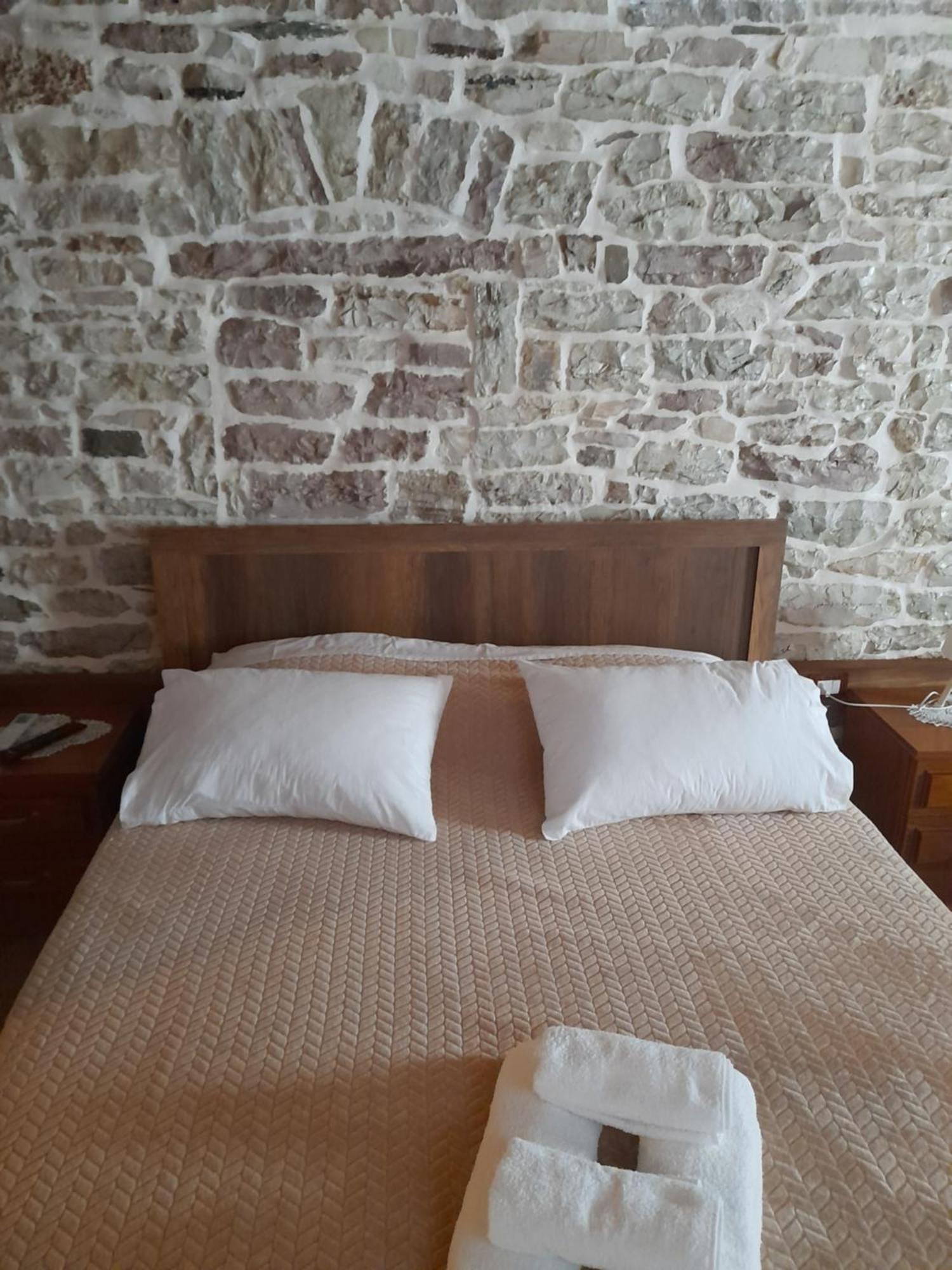 Guest House Ani จีโรคาสเตอร์ ห้อง รูปภาพ