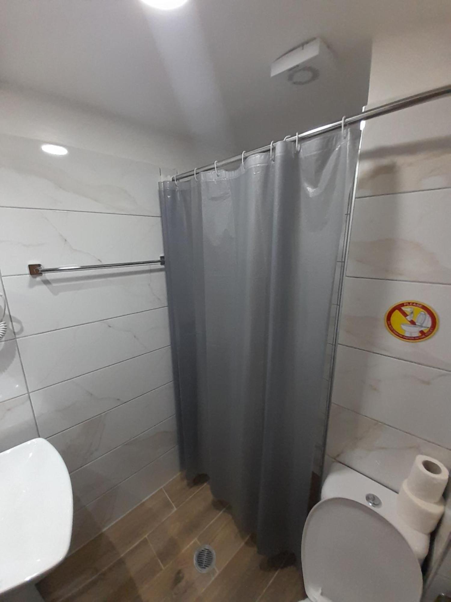 Guest House Ani จีโรคาสเตอร์ ภายนอก รูปภาพ