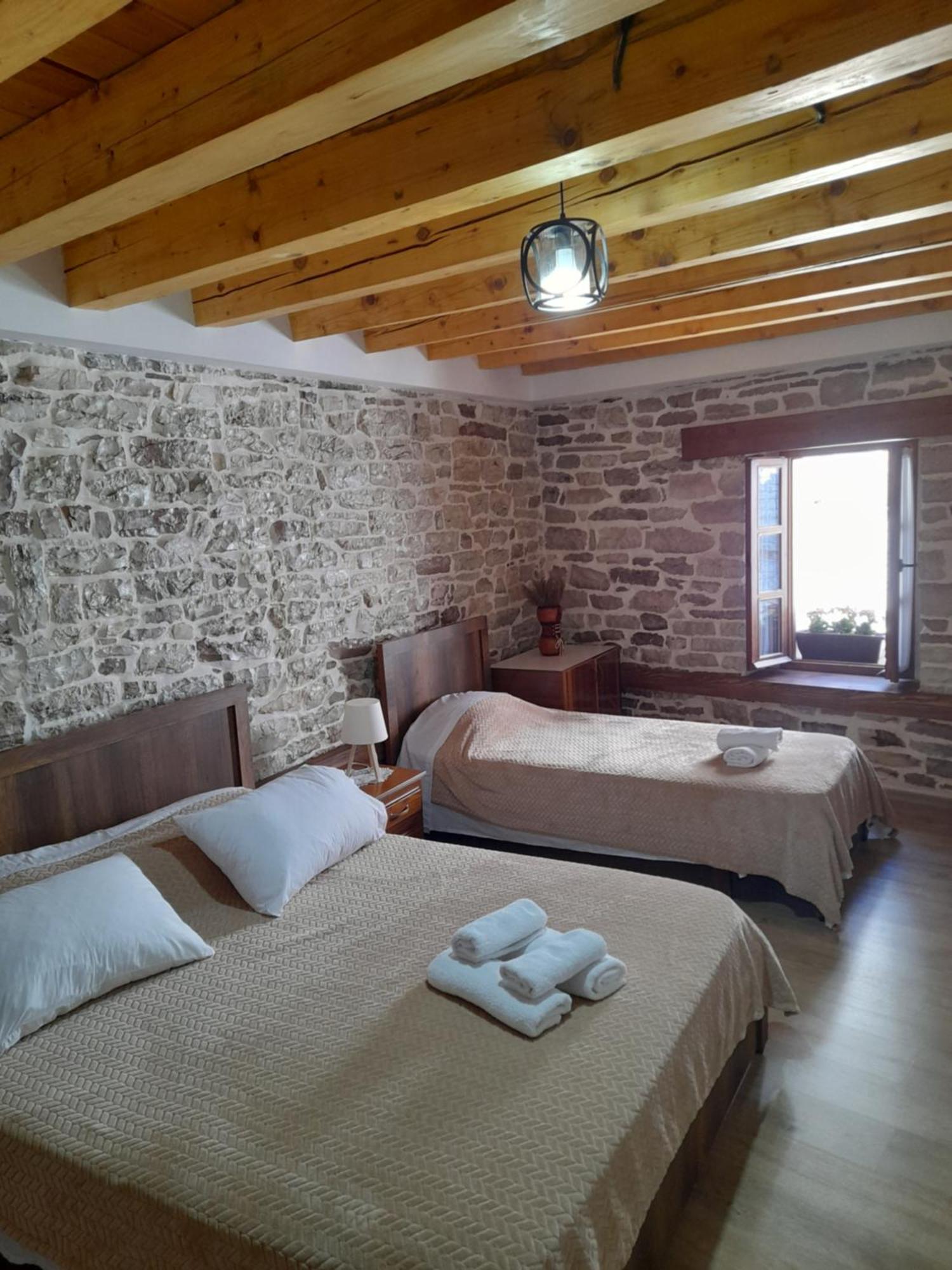 Guest House Ani จีโรคาสเตอร์ ภายนอก รูปภาพ